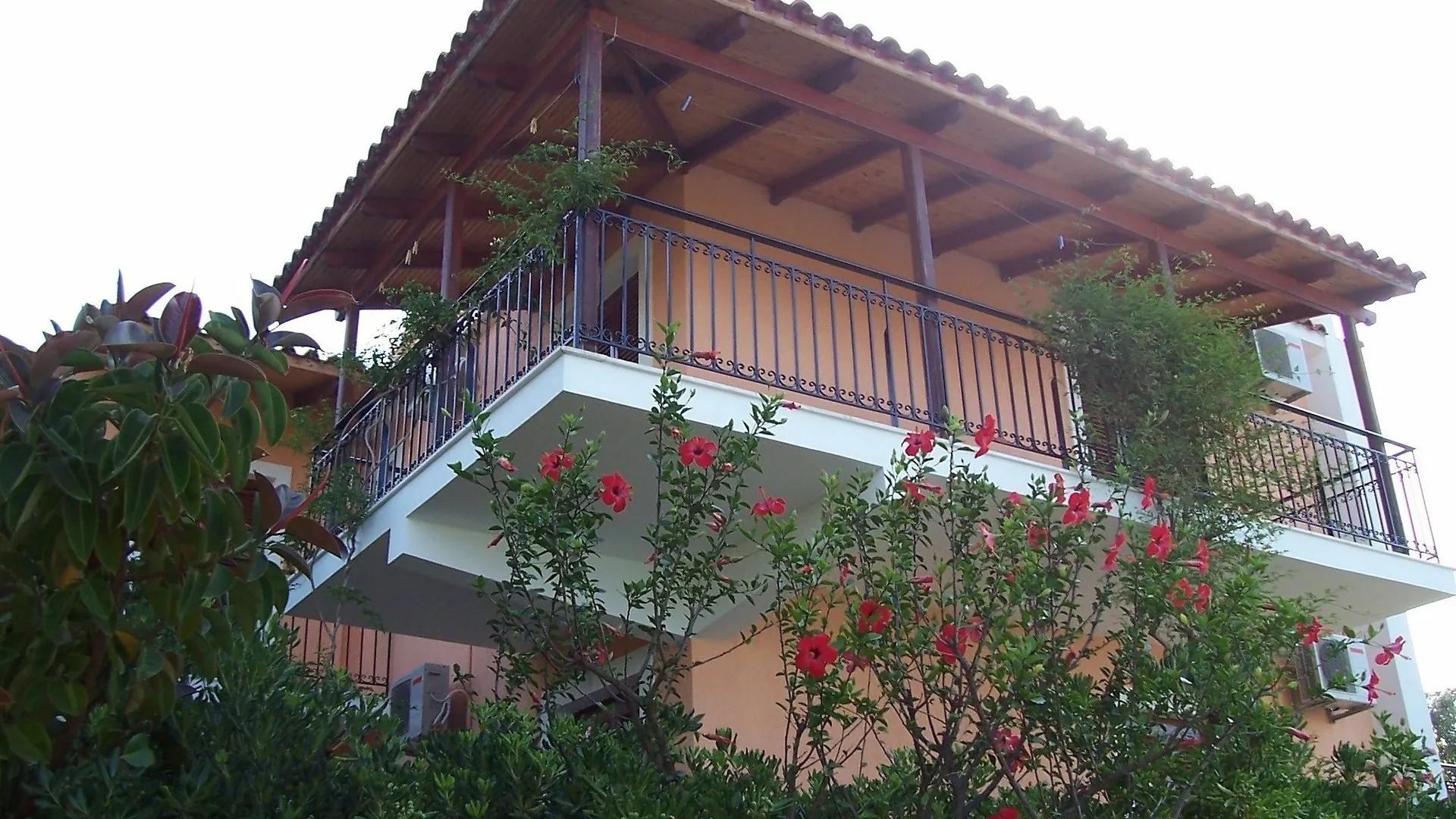 Manolia Studios Trapezaki